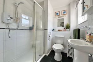 En-suite- click for photo gallery